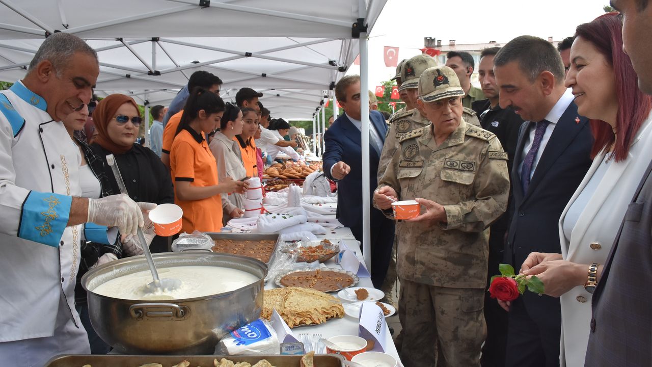 Siirt'te Asırlık Tariflerle Türk Mutfağı Yöresel Yemek Yarışması düzenlendi
