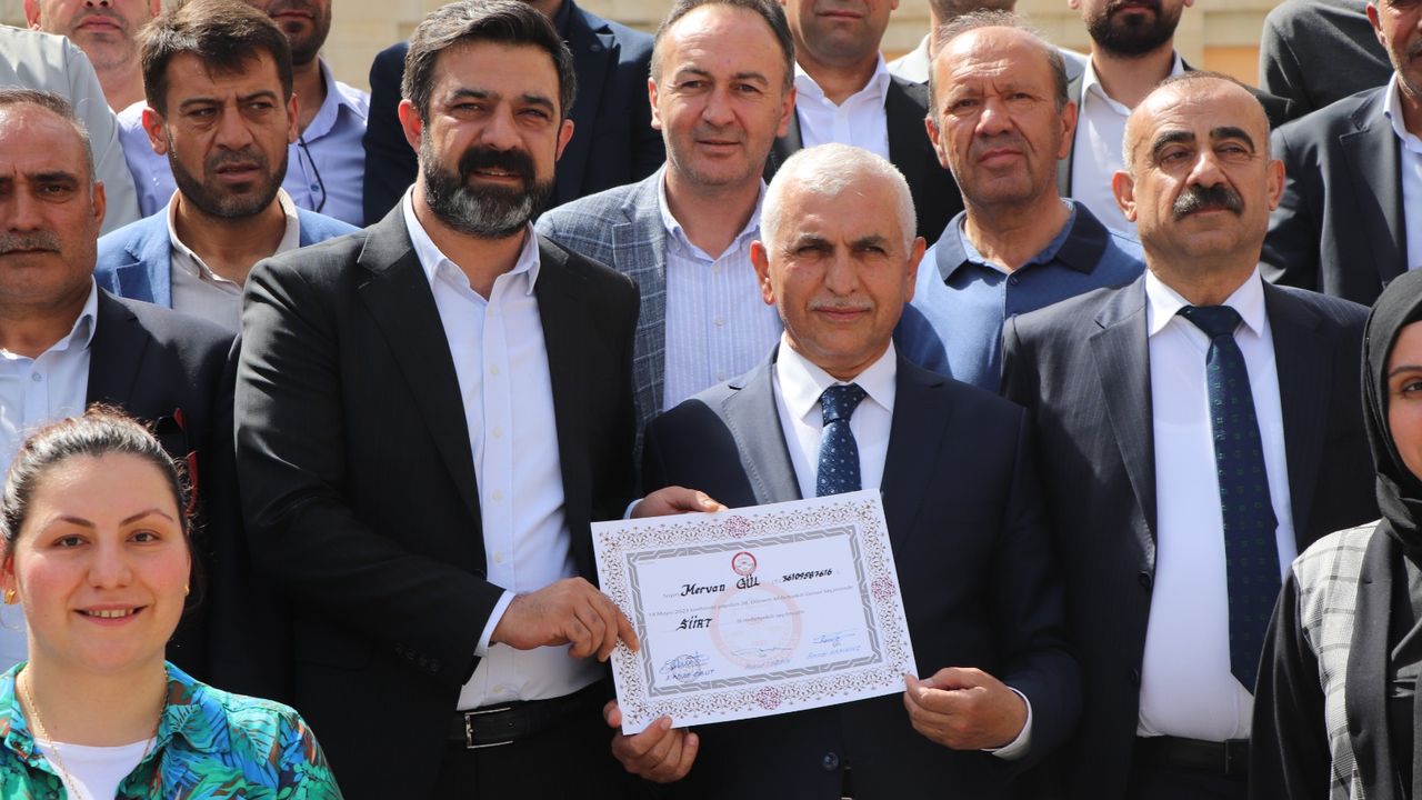 AK Parti Siirt Milletvekili Mervan Gül mazbatasını aldı