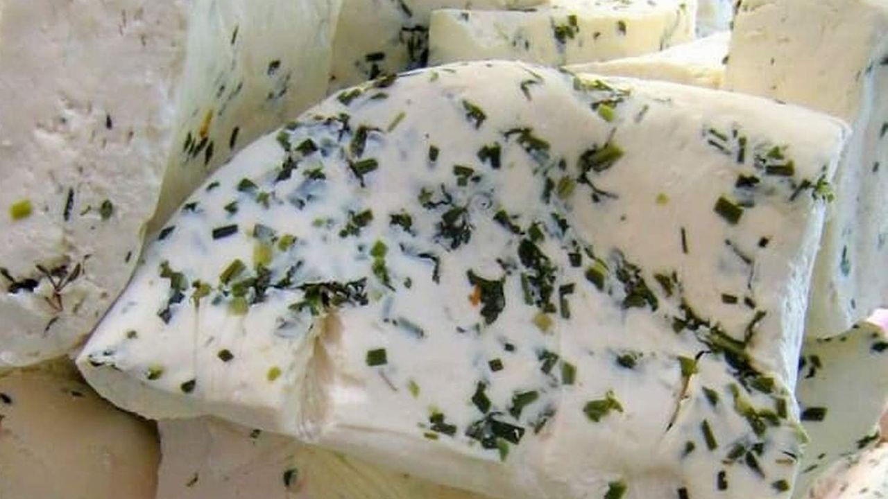 Siirt'te otlu peynir yapımı başladı