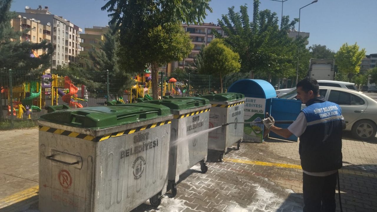 Siirt Belediyesi çöp konteynerleri dezenfekte ediliyor