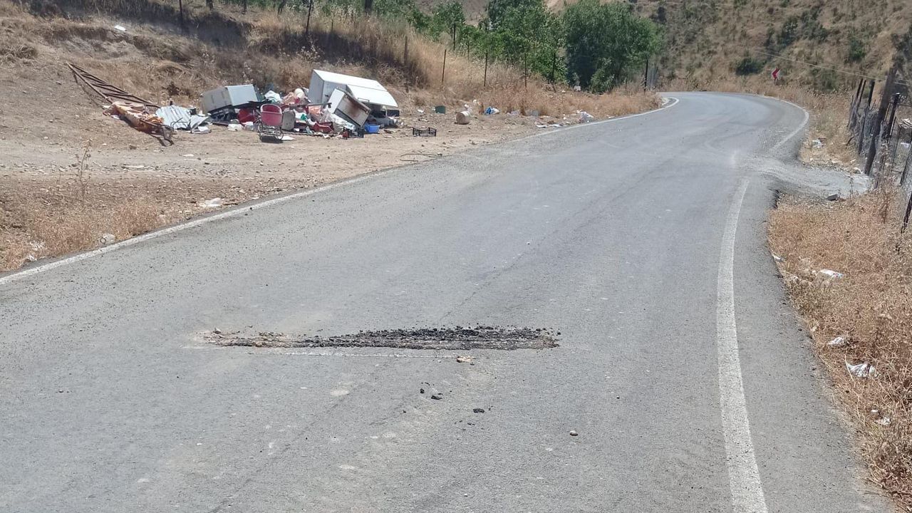 Kurtalan Aksöğüt köyünde yapılan yol, elektrik firması çalışmasıyla zarar gördü