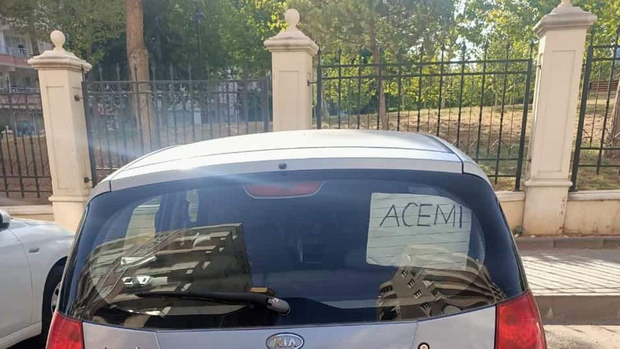 Siirt’te bir sürücü aracının arkasına yazdığı yazı gülümsetti