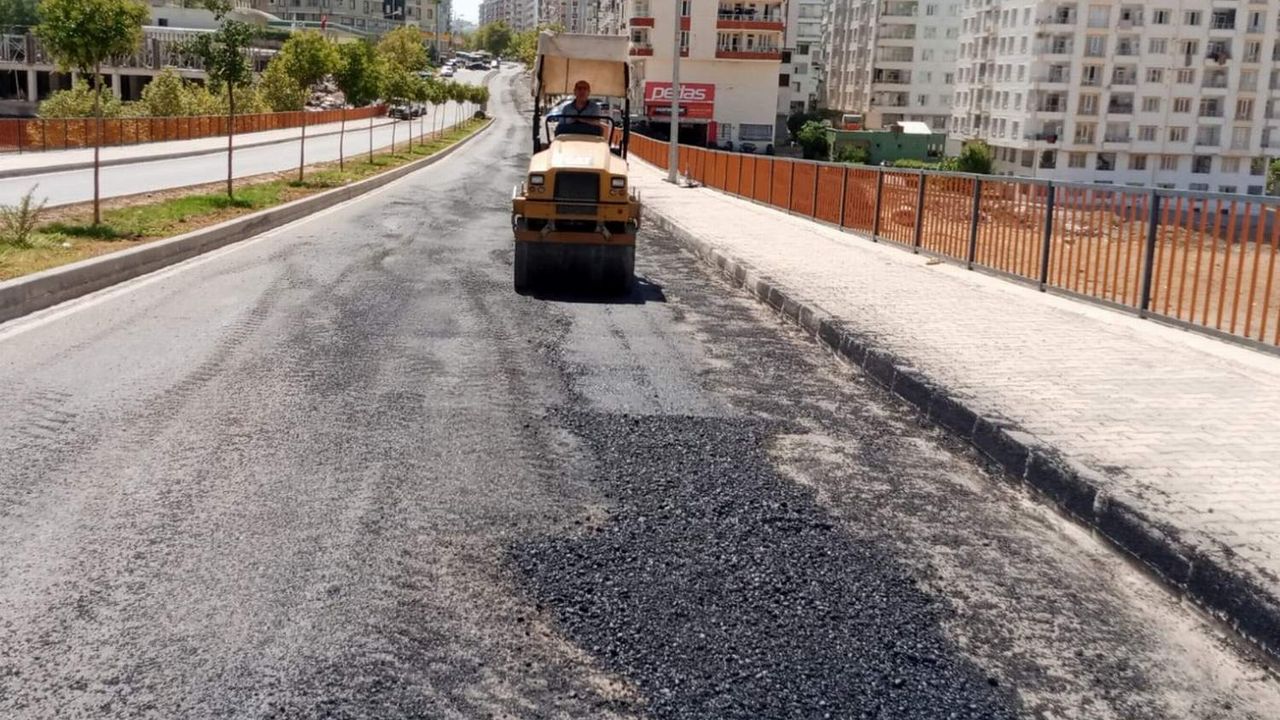 Siirt Belediyesi asfalt çalışmalarına devam ediyor