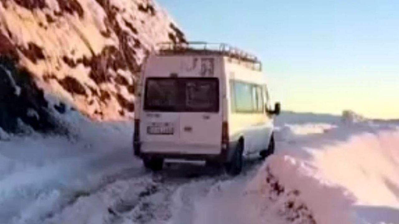Siirt’te karda mahsur kalan 6 kişi kurtarıldı, köy yolları ulaşıma açıldı