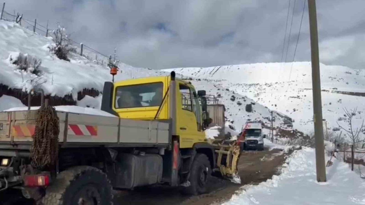 Siirt’te grup köy yolu ulaşıma kapandı