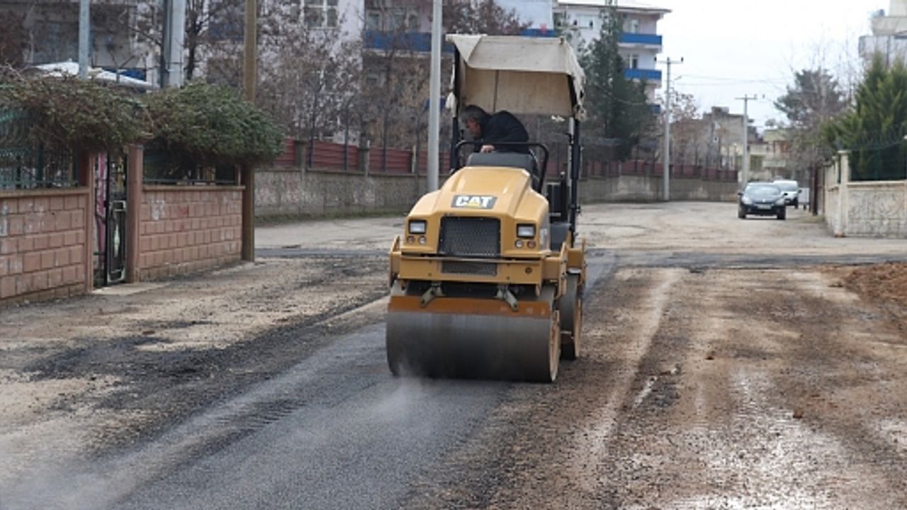 Siirt Belediyesi, asfalt ve yama çalışmalarını hız kesmeden sürdürüyor