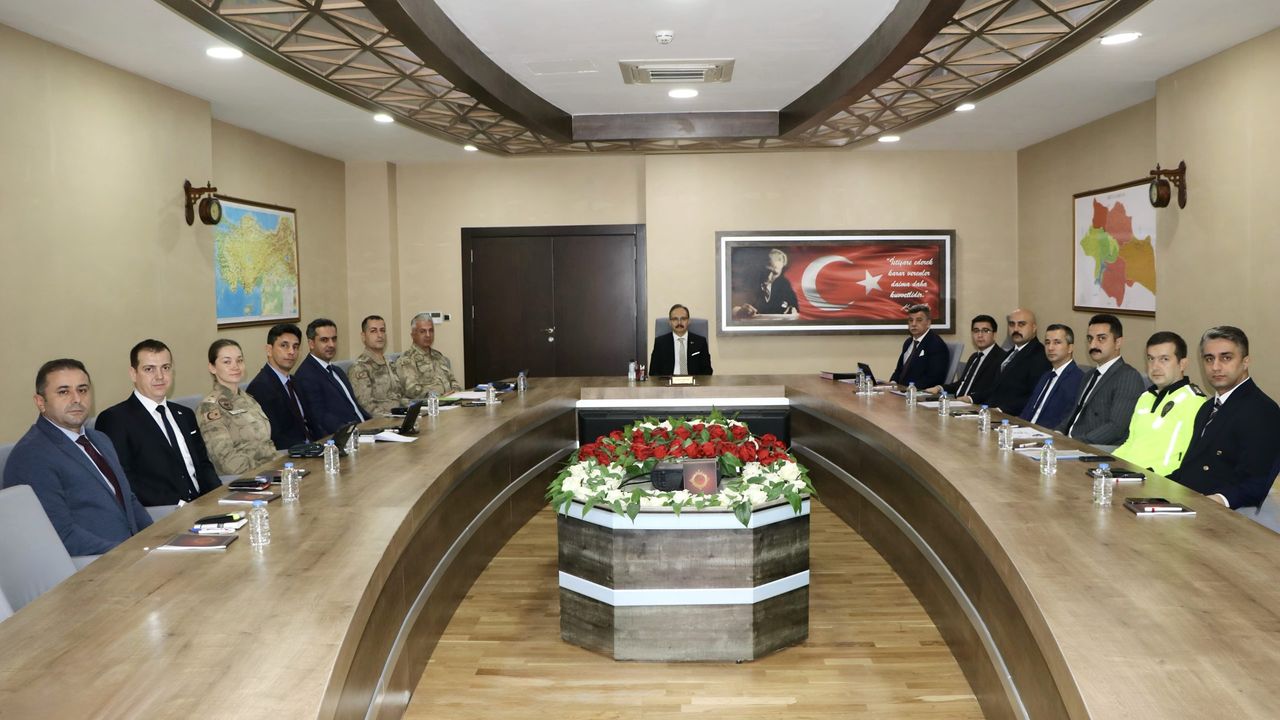 Siirt’te Haftalık İl Güvenlik ve Asayiş Koordinasyon Toplantısı Gerçekleştirildi