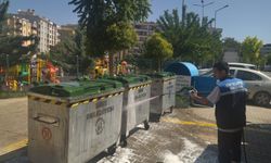 Siirt Belediyesi çöp konteynerleri dezenfekte ediliyor