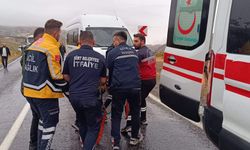 Siirt’te araç takla attı: Yaşlı adam ekiplerce kurtarıldı