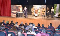 Siirt Belediyesi tarafından düzenlenen ‘Mihenk Taşları’ tiyatro gösterisi büyük ilgi gördü