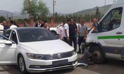 Siirt’te otomobil ile minibüs çarpıştı: 7 yaralı