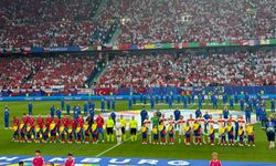 Siirt'te milli maç coşkusu: Türkiye-Çekya karşılaşması dev ekrandan izlendi