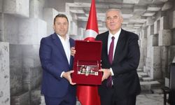 Kamu Başdenetçisi ve Yargıtay Onursal Başkanı Mehmet Akarca’dan Siirt TSO’ya Ziyaret