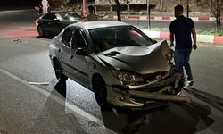 Siirt’te iki otomobil çarpıştı