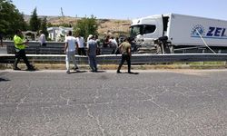 Siirt'te refüje çıkan otomobilin sürücüsü kazayı yara almadan atlattı
