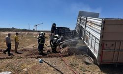 Siirt’te Park Halindeki Kamyon Dorsesi Alev Alev Yandı