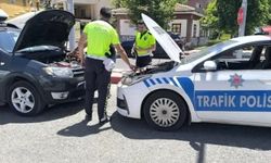 Siirt’te Trafik Polisi Duyarlılığı: Aküsü Biten Aracı Kendi Araçlarıyla Çalıştırdılar!