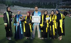 Siirt’te Öğretmen ve Öğrencileri Aynı Törenle Mezun Oldu