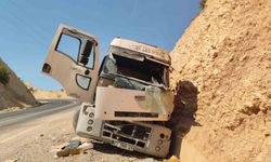 Siirt’te freni boşalan vinç kayalığa çarptı: 1 ölü, 1 yaralı