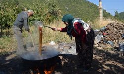 Eruh’ta Pekmez Yapımı Tüm Hızıyla Sürüyor