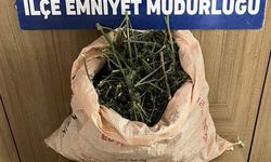 Siirt’te Polisin ‘Dur’ İhtarına Uymayarak Kaçan 3 Kişinin Üzerinden Uyuşturucu Çıktı