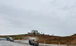 Siirt'te Otomobil Refüje Çıktı: 2 Yaralı