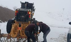 Pervari’de Grup Köy Yolu Kar Nedeniyle Ulaşıma Kapandı