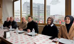 AK Parti Siirt Teşkilatından Gazetecilere Anlamlı Kutlama