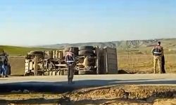 Siirt'te Kamyon Devrildi: Sürücü Yaralandı