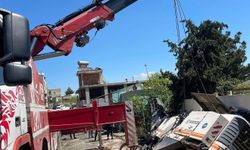 Siirt’te Asfalt Çalışmasında Korkutan Kaza: İş Makinesi Devrildi