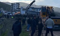 Şirvan’da Tır Devrildi: Yol Uzun Süre Trafiğe Kapandı
