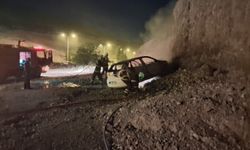Siirt’te Seyir Halindeki Otomobil Alevlere Teslim Oldu