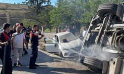 Siirt Kezer mevkisinde kamyon ile otomobil çarpıştı: 4 yaralı