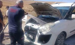 Siirt Çevre Yolunda Seyir Halindeki Araç Alev Aldı
