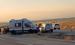 Siirt-Batman Karayolunda Otomobil ile Traktör Çarpıştı: 2 Yaralı