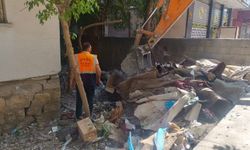 Siirt’te Çöp Ev Temizlendi: 2 Kamyon Atık Çıkarıldı