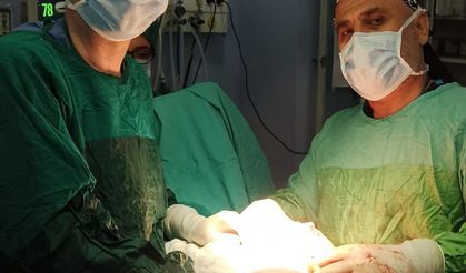 Özel Siirt Hayat Hastanesi’nde kanser kitlesi alındı