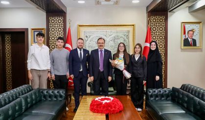 Vali Kızılkaya, Dünya Çocuk Hakları Günü’nde çocukları makamında ağırladı