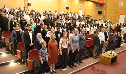 Siirt Lisesi'nden "İçimde Kalan Mısralar"la Duygu Dolu Sanat Gecesi