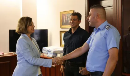 Yolcusunu hastaneye yetiştiren şoföre Başkan Ünlüce’den teşekkür