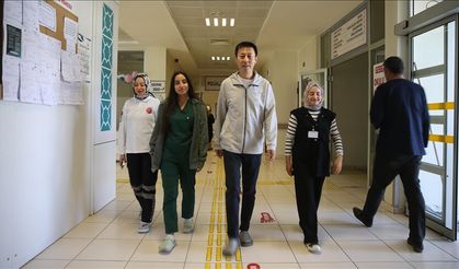 Eruh'un Çinli Doktoru Yuan Hastaların Hizmetinde