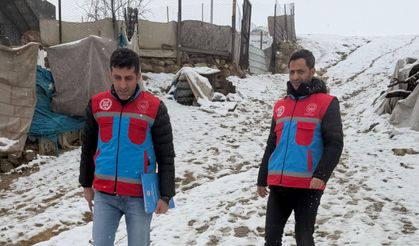 Siirt’te Olumsuz Hava Şartlarına Rağmen Yoksullukla Mücadele Sürüyor