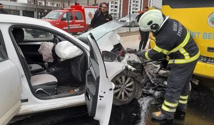 Siirt’te Trafik Kazası: Otomobil ile Otobüs Çarpıştı, 3 Yaralı