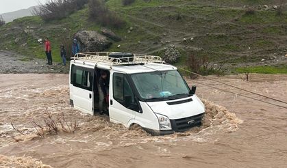 Siirt'te Yağışa Karşı Mücadele: Mahsur Kalan Hasta Kurtarıldı, Tüm Müdahalelere Rağmen Hayatını Kaybetti