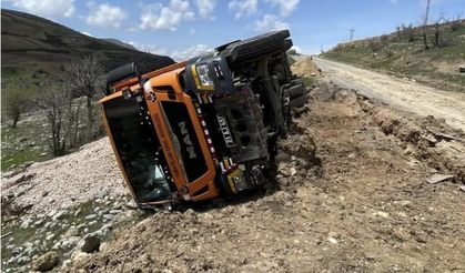 Karayolları’na Ait Kamyonet Devrildi: 1 Yaralı