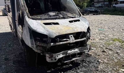 Siirt'te Park Halindeki Araç Yandı