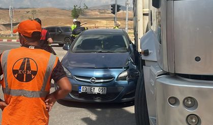 Siirt’te Pikap Orta Refüje Saplandı: 2 Yaralı