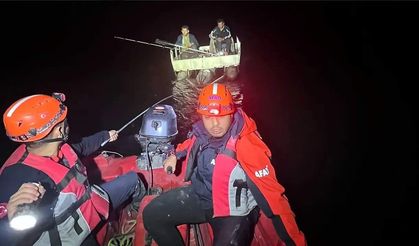 Siirt’te Botan Çayı’nda Gece Yarısı Kurtarma Operasyonu: 2 Kişi Sal Üzerinde Mahsur Kaldı