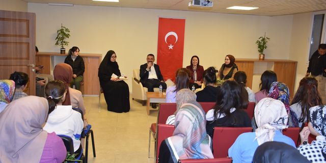 Siirt Valisi Hacıbektaşoğlu’ndan öğrencilere sürpriz ziyaret