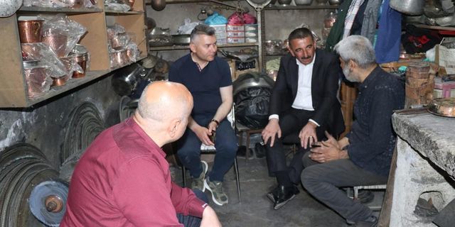 Siirt Valisi Hacıbektaşoğlu, esnaf ve vatandaşların taleplerini dinledi